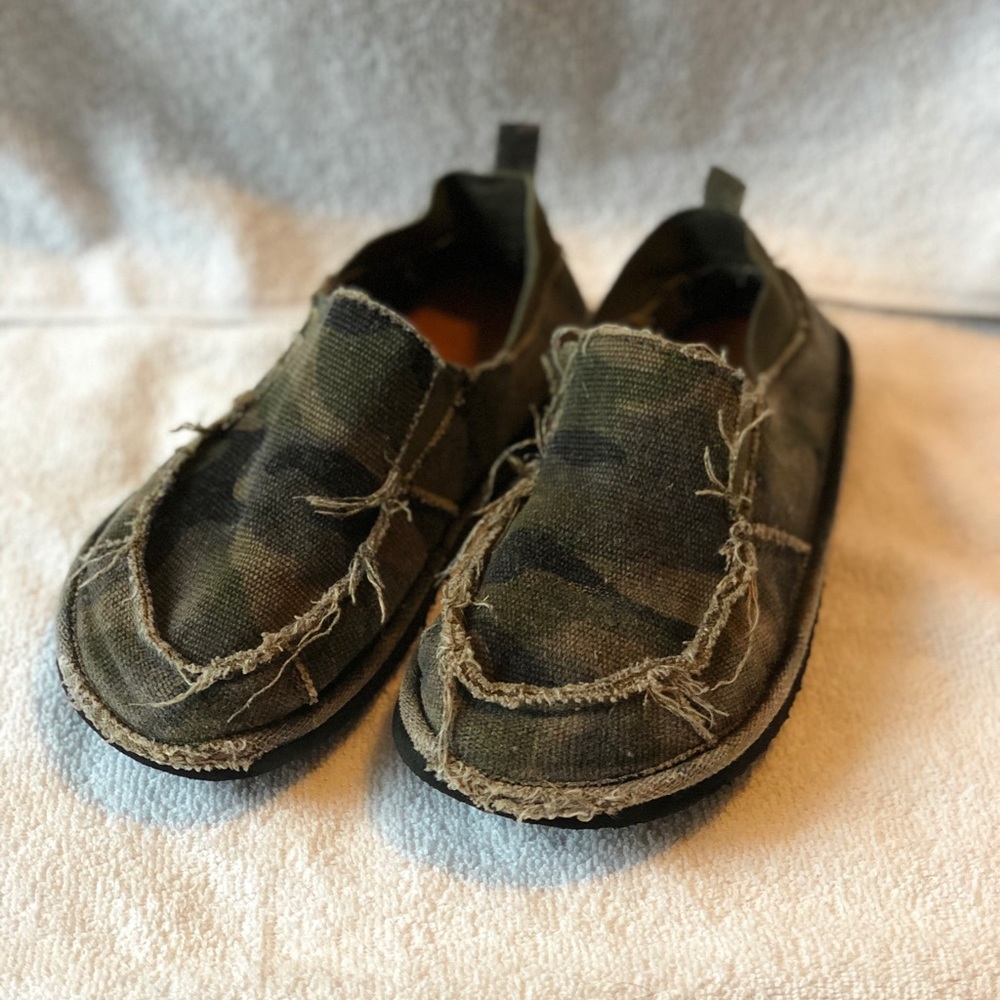 Adorable boys Slip on Camo casual shoes